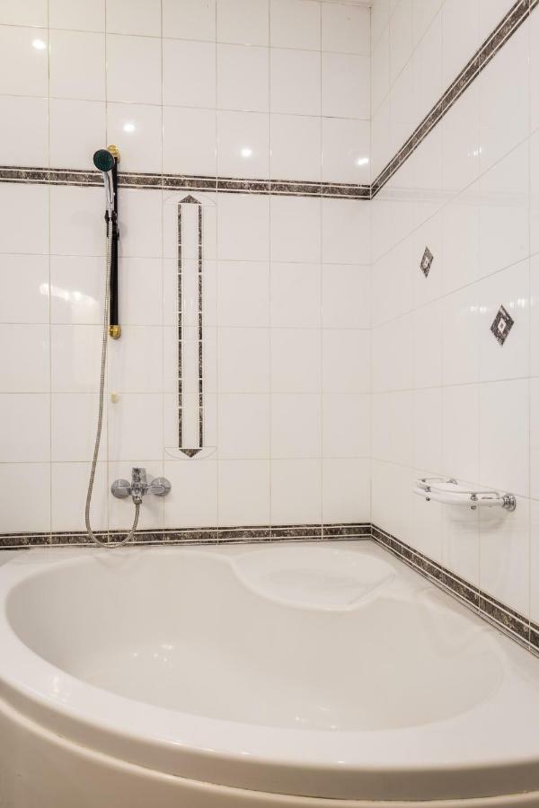 Classy 2 Bedroom Apartment Near Acropolis & Metro Athene Buitenkant foto